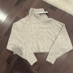 Urban Outfitters Cropped sweater